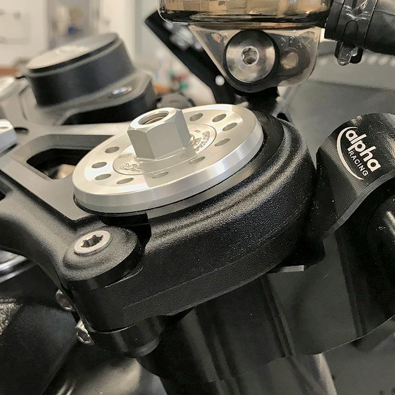 BMW S1000RR 2019-（K67）アッパートリプルクランプ　右側クランプ　　level7-intl　S1000RR カスタム　アルファレーシング　レベル７　Ｓ１０００ＲＲ