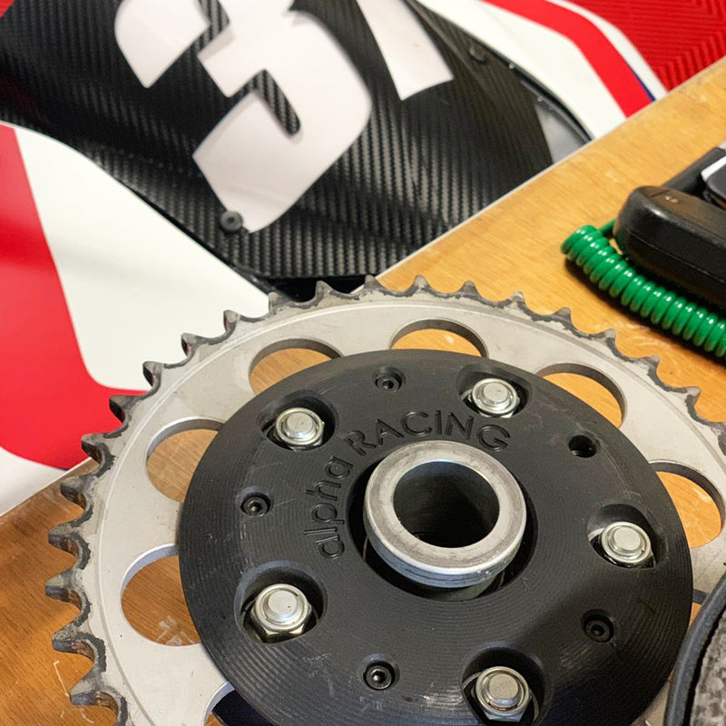 スプロケットナットガード　K67　EWC　POMブラック　level7-intl　S1000RR カスタム　アルファレーシング　レベル７　Ｓ１０００ＲＲ